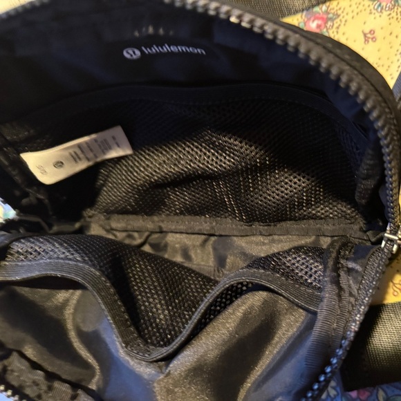 Lululemon Black Belt Bag 1L NWOT - Picture 8 of 9